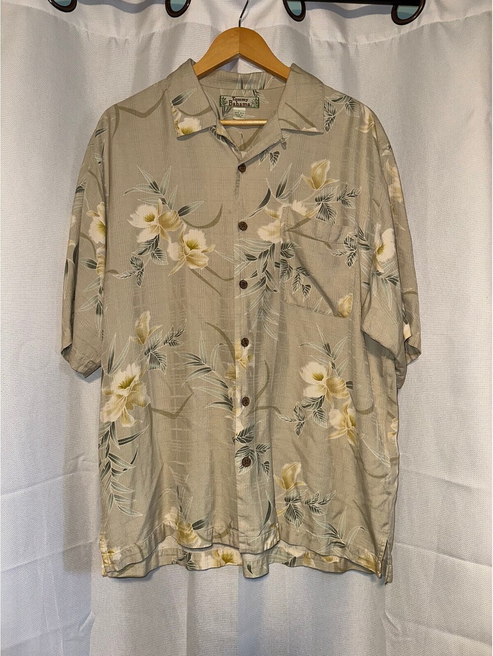 VTG Tommy Bahama Men's Silk Hawaiian Button-Up Shirt L